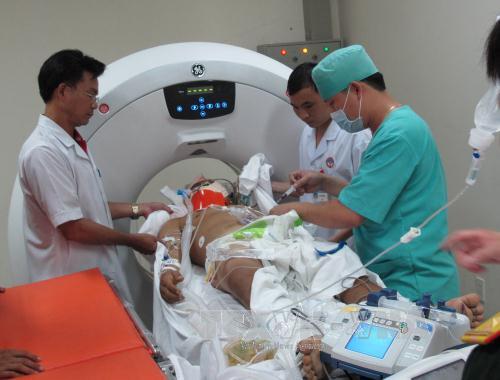 Cấp cứu một thuyền viên bị tai nạn nguy kịch ở khu vực quần đảo Trường Sa